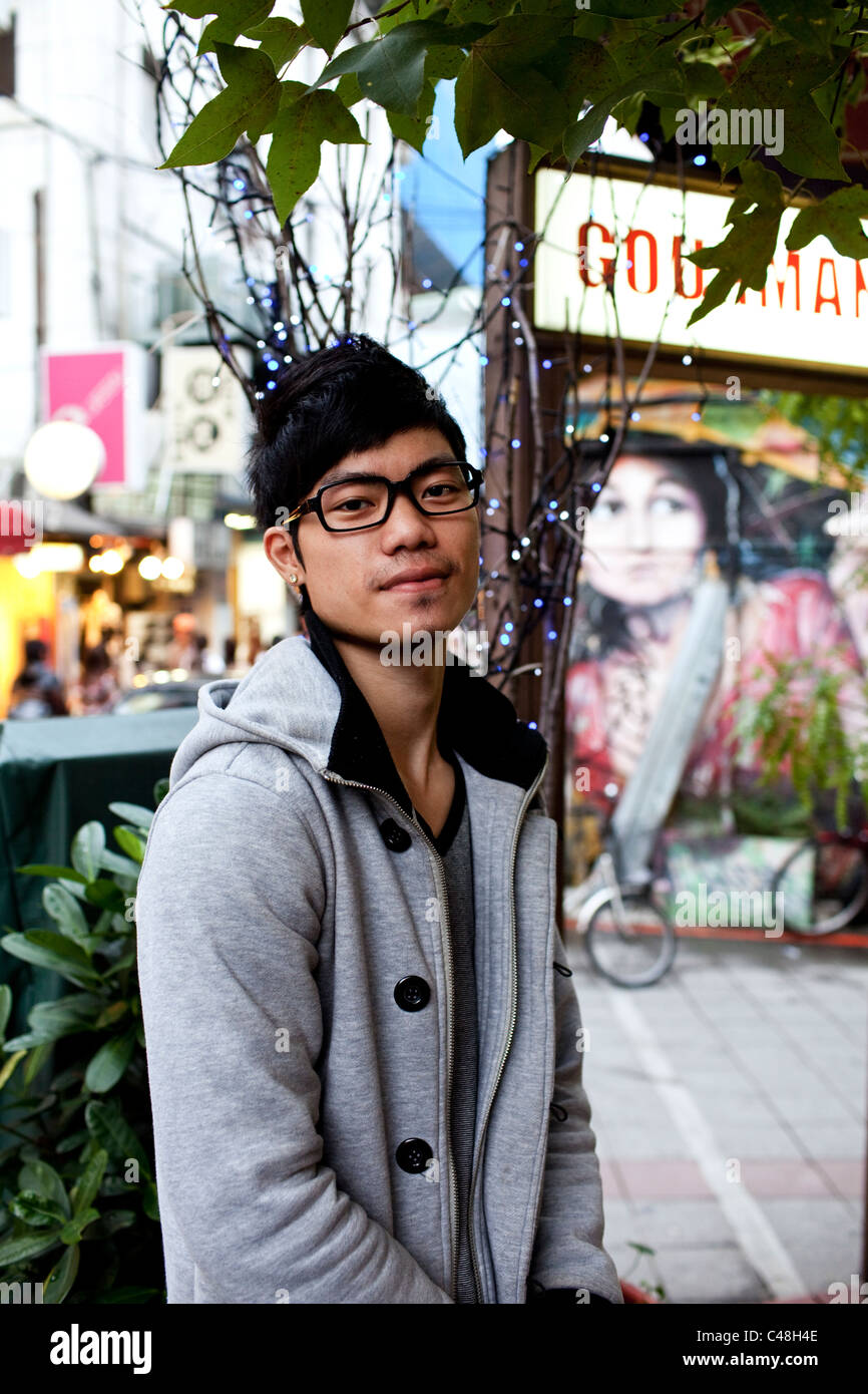 Porträt eines jungen Mannes in Ximending, Taipei, Taiwan, 24. Oktober 2010. Stockfoto