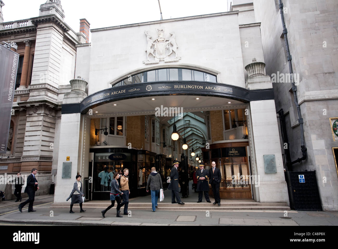 Die Burlington Arcade bedeckt Einkaufspassage in Mayfair, London. Foto: Jeff Gilbert Stockfoto