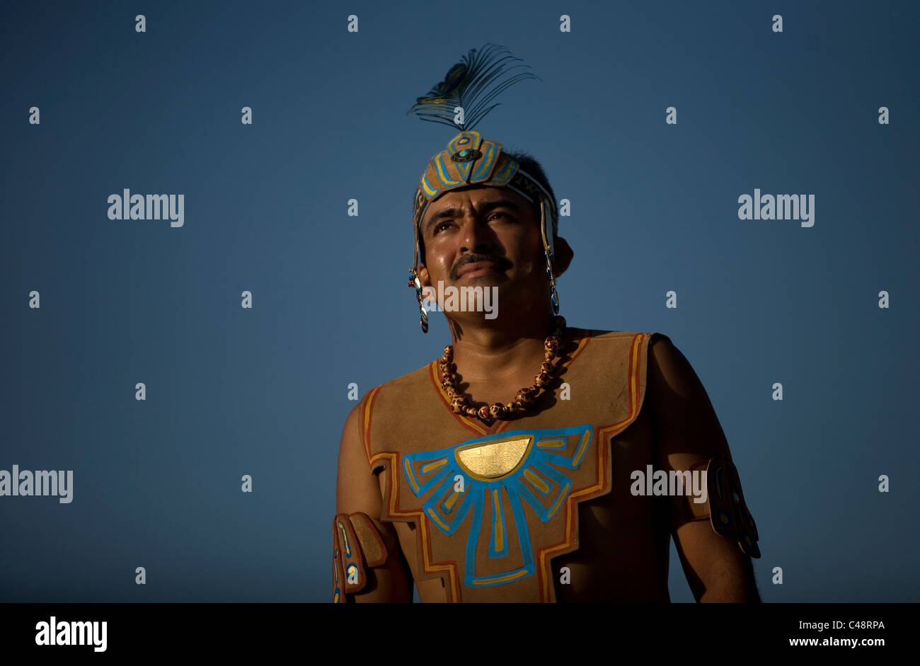 Ein Maya-Ball-Player stellt für ein Porträt in Chapab Dorf in Yucatan-Zustand in der mexikanischen Halbinsel Yucatan Stockfoto