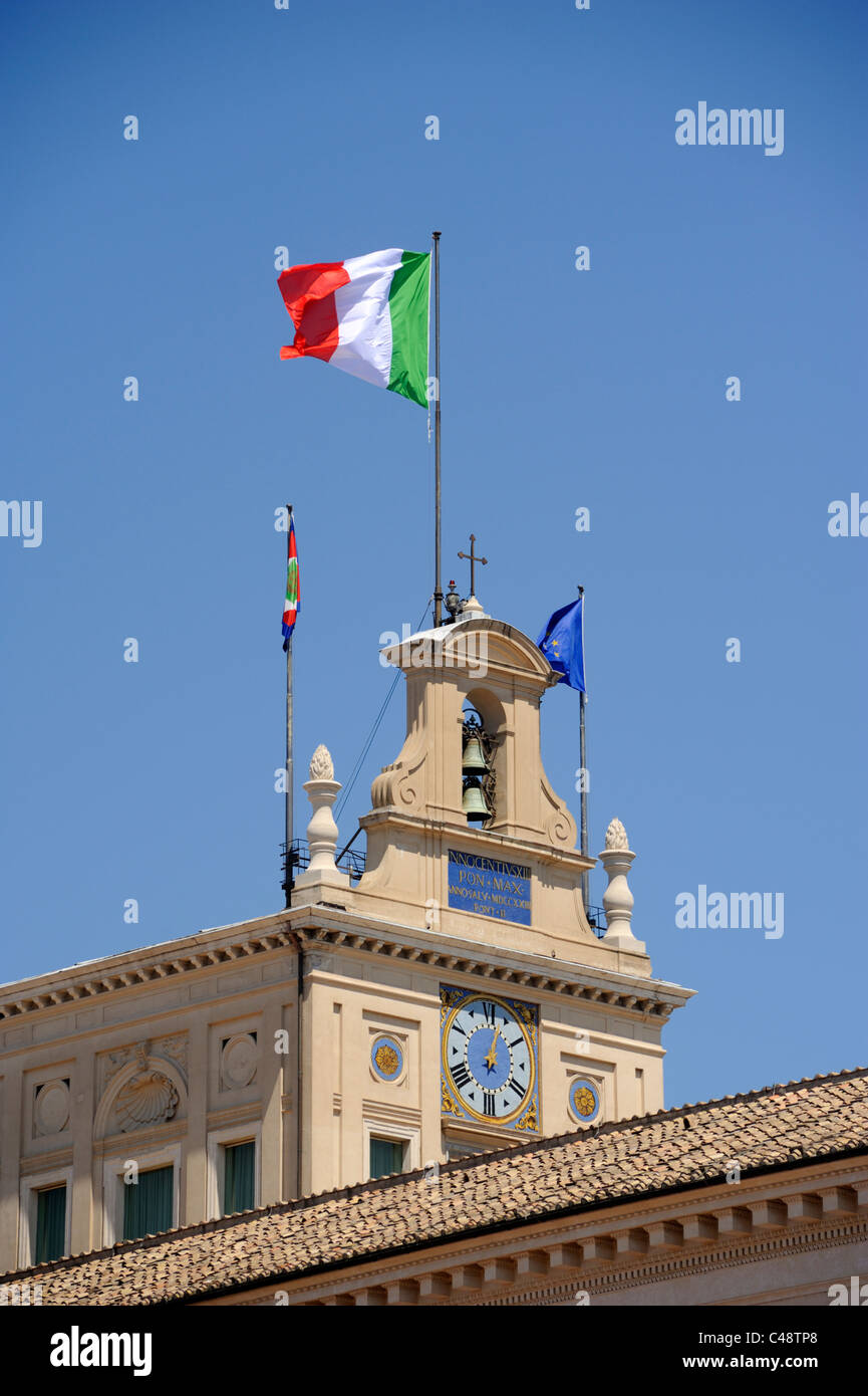 Italien, Rom, Quirinalpalast, italienische Flagge auf dem Turm der Winde Stockfoto