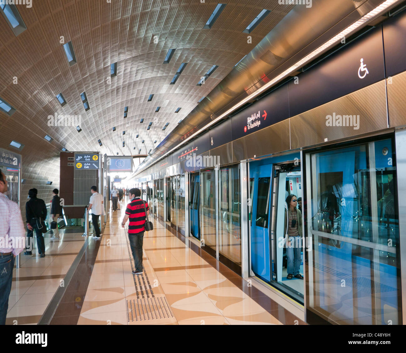 Dubai Metro-Bahnhof an der Haltestelle Dubai Mall in Dubai UAE Stockfoto