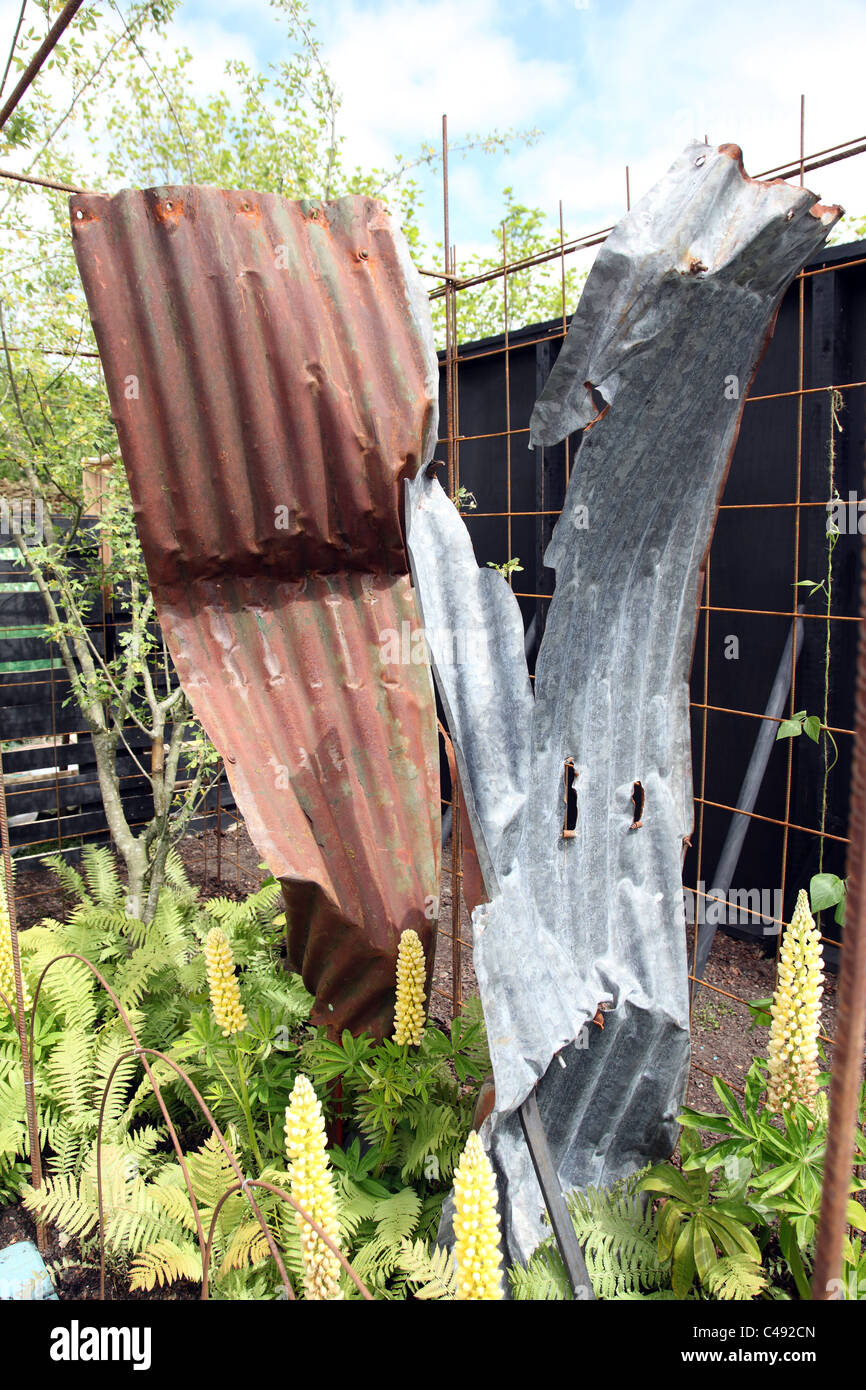 Wellblech-Skulptur im Dampfschiff Museumsgarten, Bloom, Dublin Stockfoto