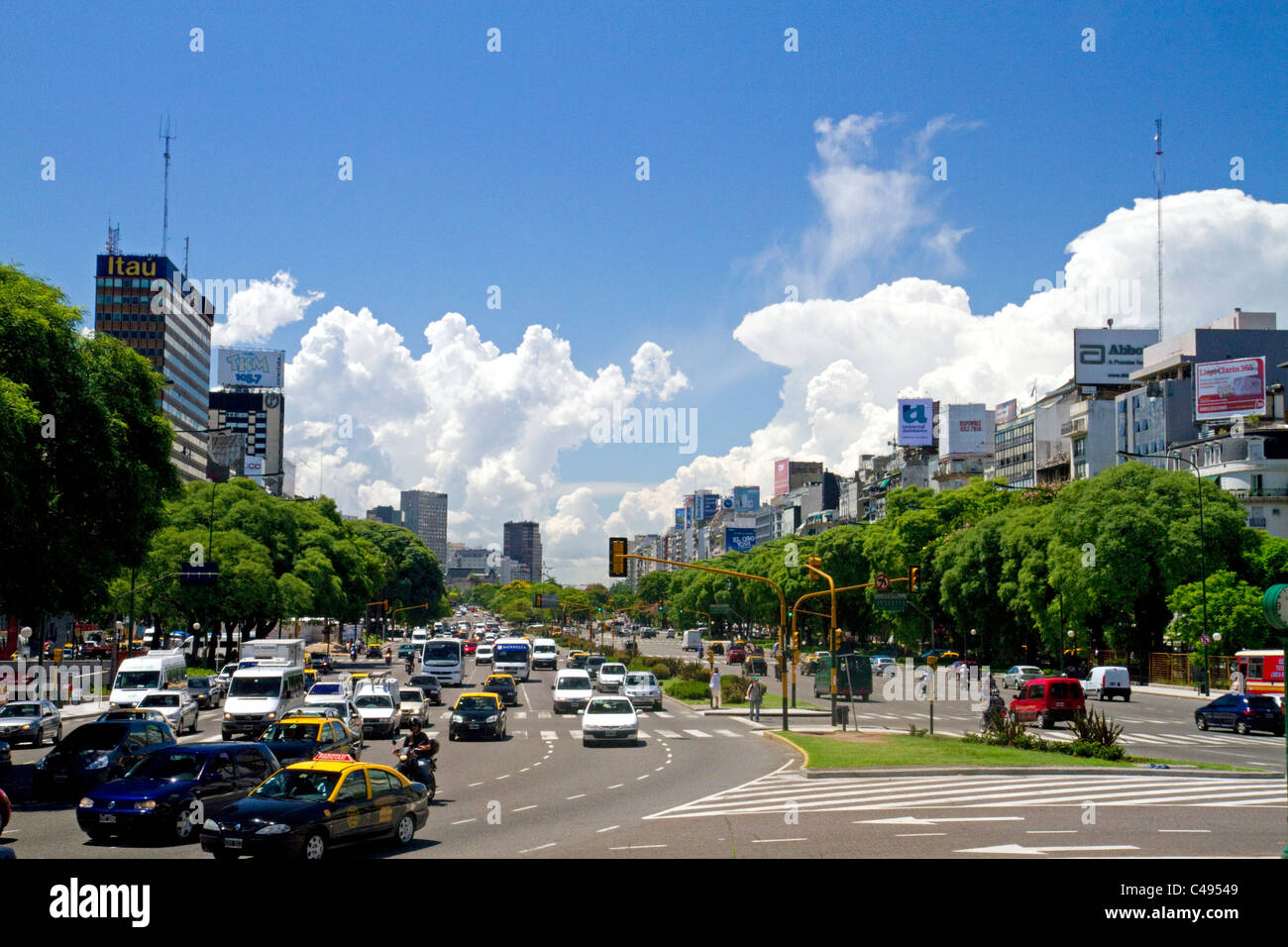 Avenida 9 de Julio in Buenos Aires, Argentinien. Stockfoto