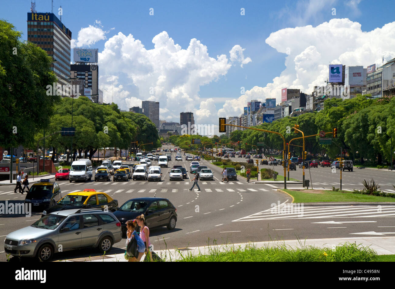Avenida 9 de Julio in Buenos Aires, Argentinien. Stockfoto