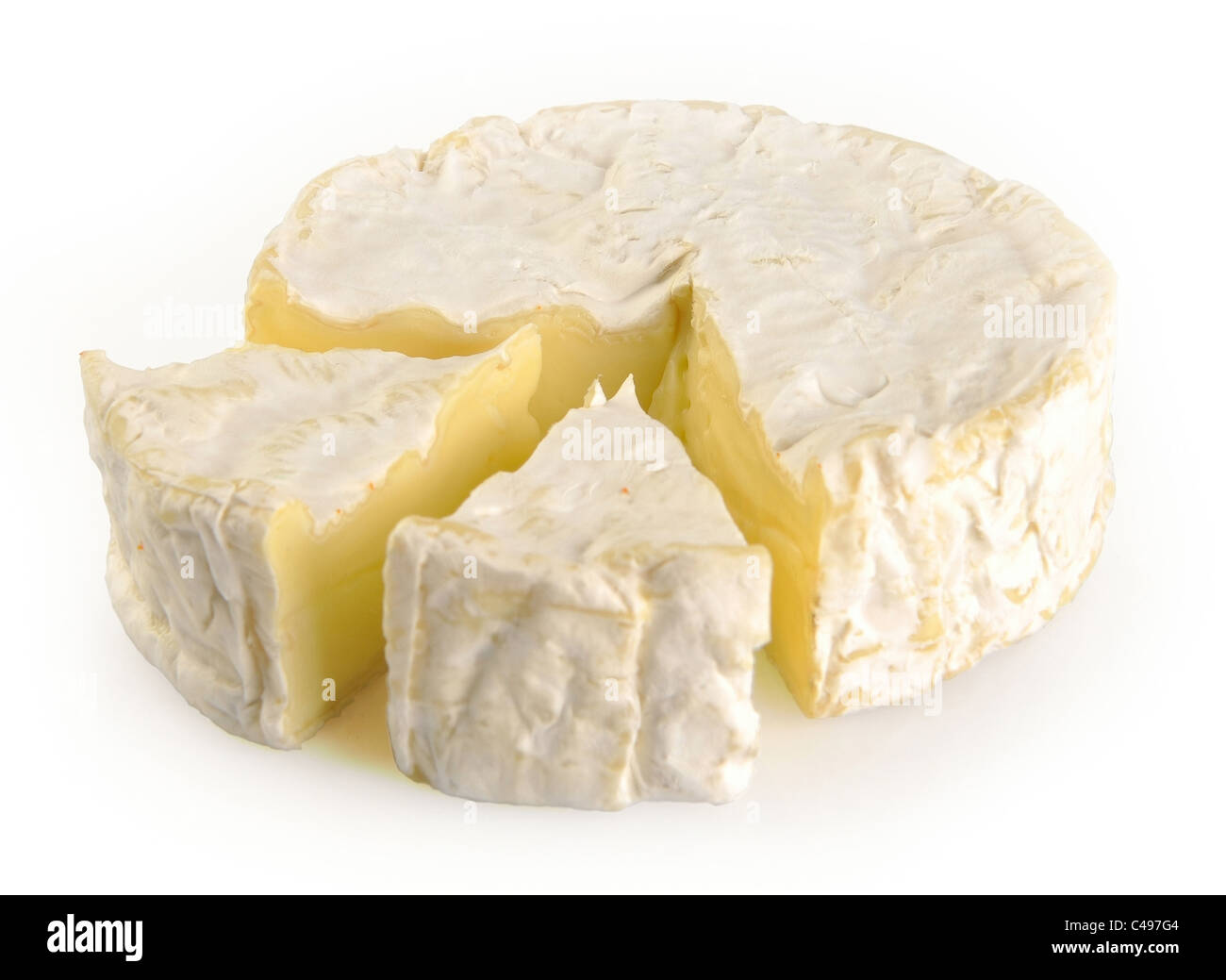 Camembert Käse auf weißem Hintergrund Stockfoto