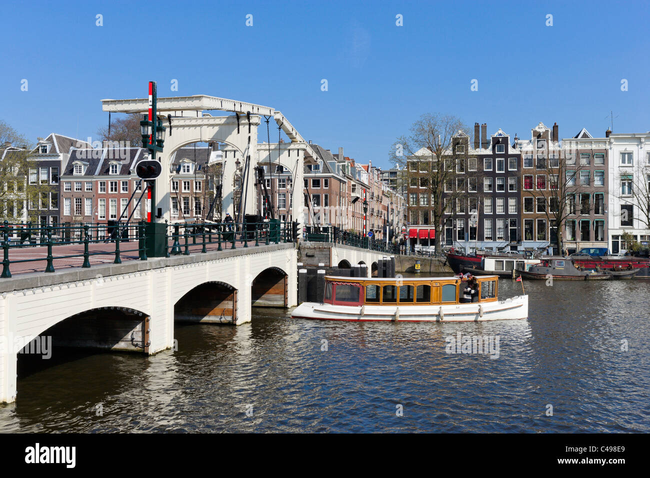 Die Magere Brug, Fluss Amstel, Amsterdam, Niederlande Stockfoto