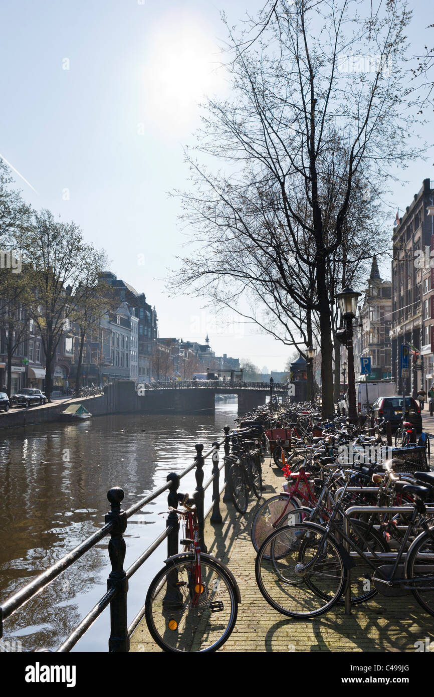 Die Prinsengracht Kanal in der Nähe der Kreuzung mit der Leidsegracht, Grachtengordel, Amsterdam, Niederlande Stockfoto