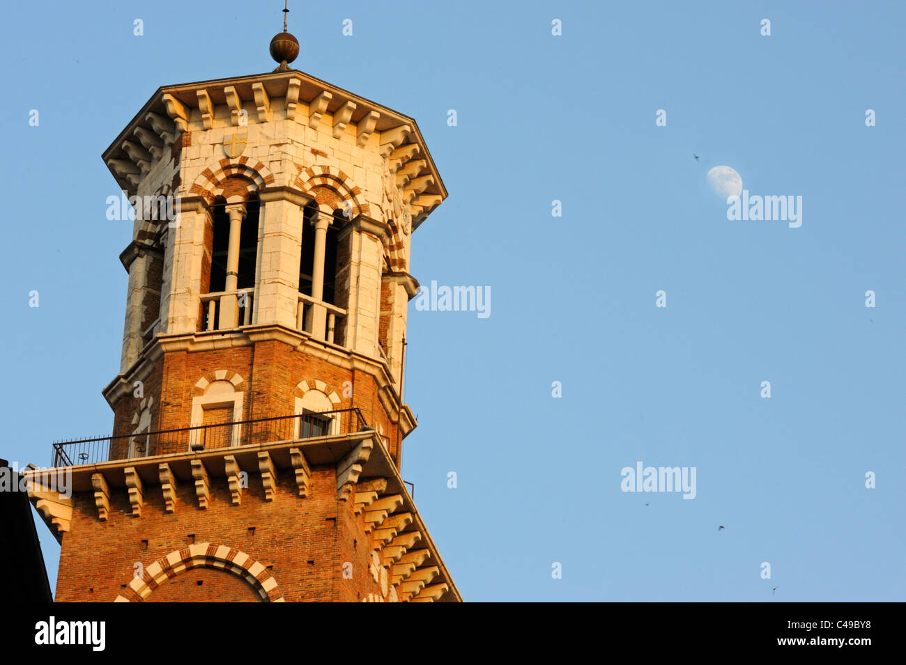 Torre dei Lamberti in Verona Stockfoto