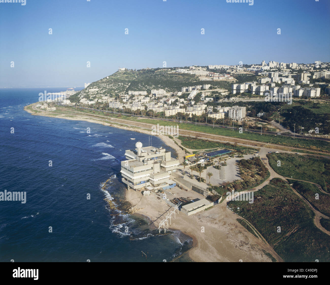 Luftaufnahme der ozeanographischen Forschungseinrichtung an der nördlichen Einfahrt von Haifa Stockfoto