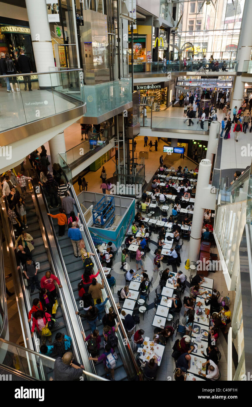 Innere des Eaton Centre, Toronto, Ontario, Kanada Stockfoto