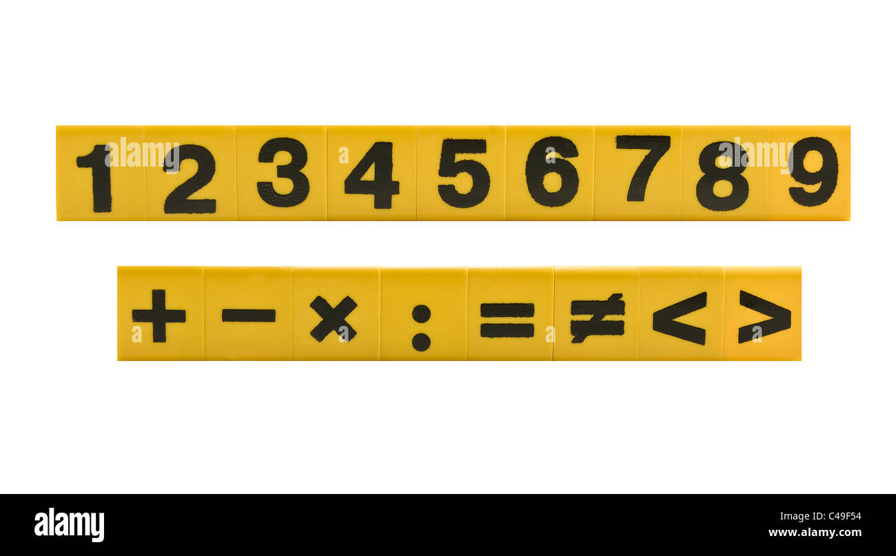 mathematische Aktionen sind auf gelben Quadraten Stockfoto