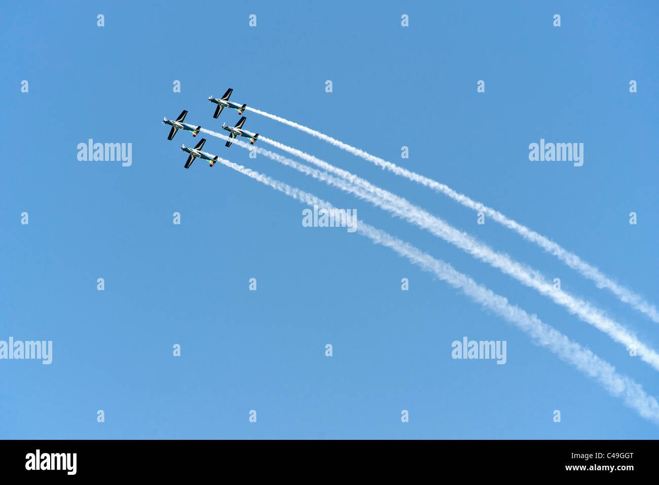 Die Silver Falcons, der South African Air Force Display Team fliegen bei einer Flugschau in ihrer Pilatus PC-7 Mk II Astras. Stockfoto