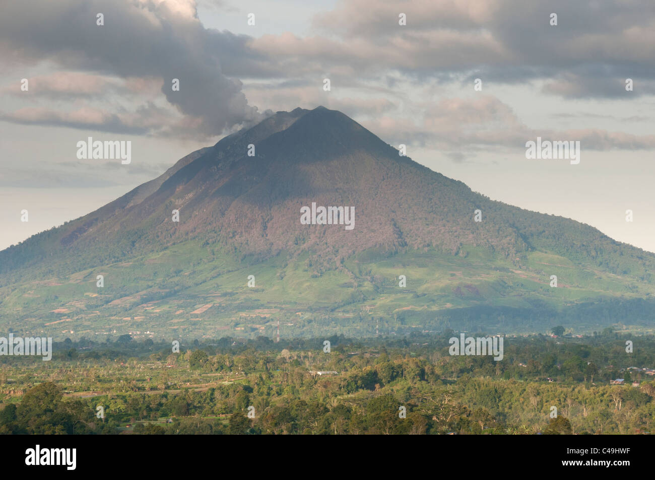 Vulkan Mount Sinabung, Nord-Sumatra, Indonesien Stockfoto