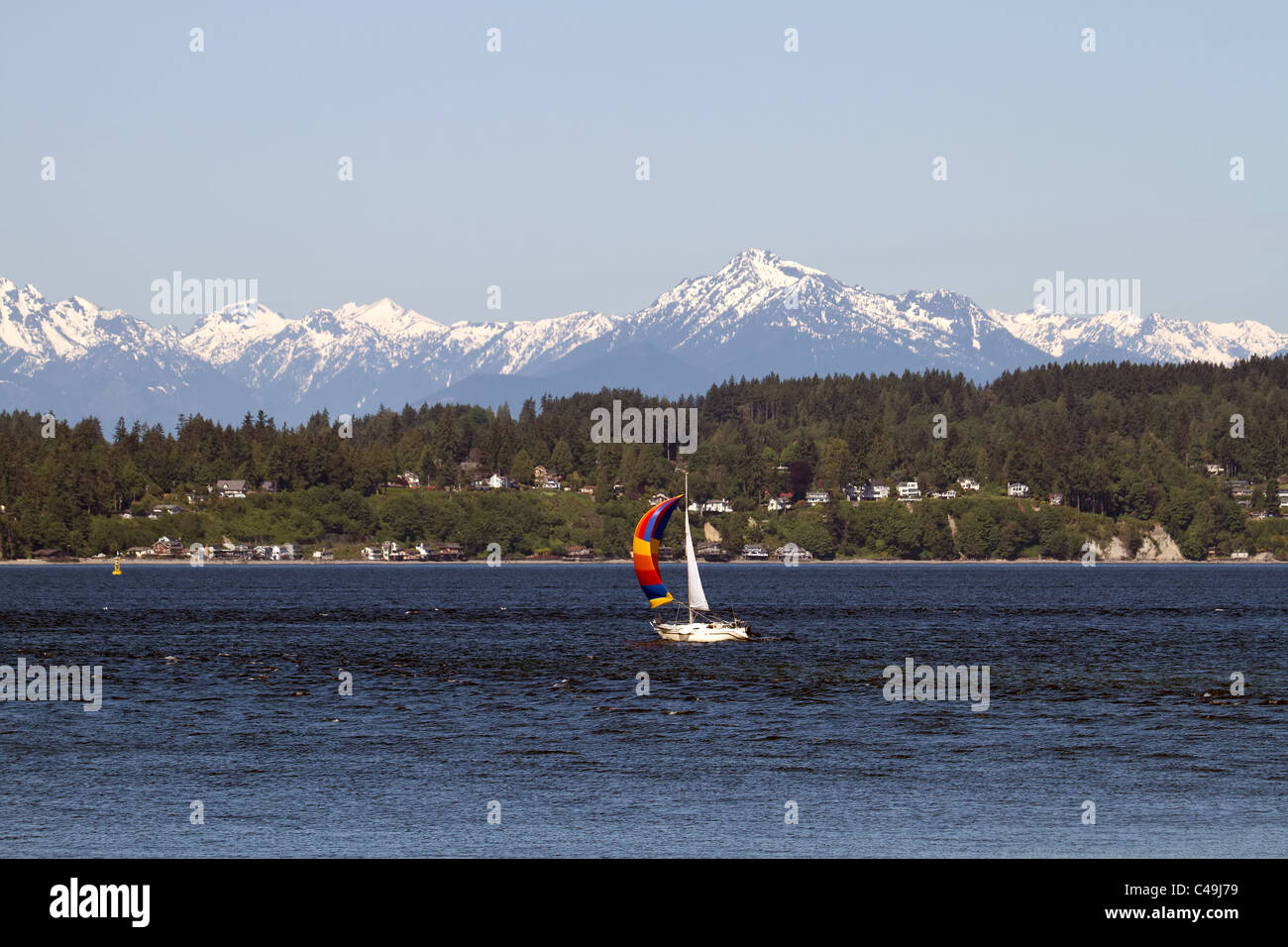 Bunte Segelboot am Puget Sound Olympic Peninsula Seattle Wasington Stockfoto