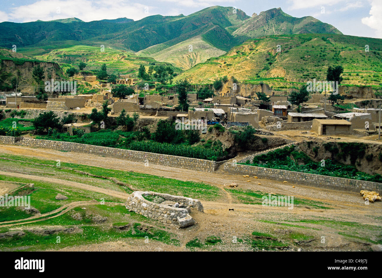 Dorf in stark erodierten Löss Land der Provinz Shanxi. Stockfoto