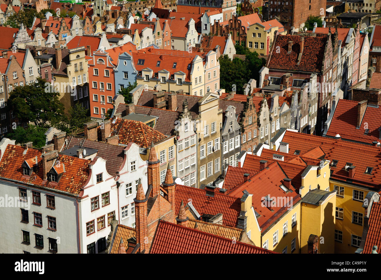 Dächer der Altstadt Główne Miasto, Gdansk, Polen, vom Turm des historischen Rathauses Stockfoto