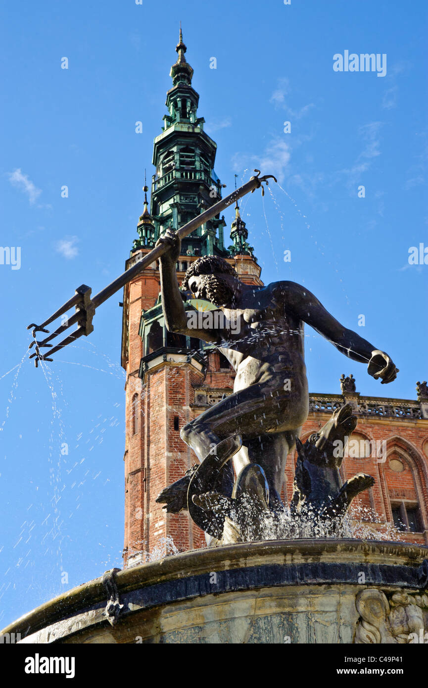 Fontana Neptuna (Neptunbrunnen) und Turm des alten Rathauses, Danzig, Polen Stockfoto