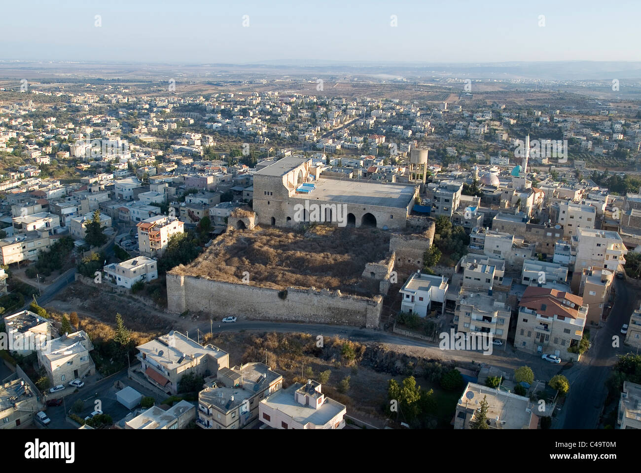 Luftbild der arabische Dorf von Shefar'am in der unteren Galiläa Stockfoto