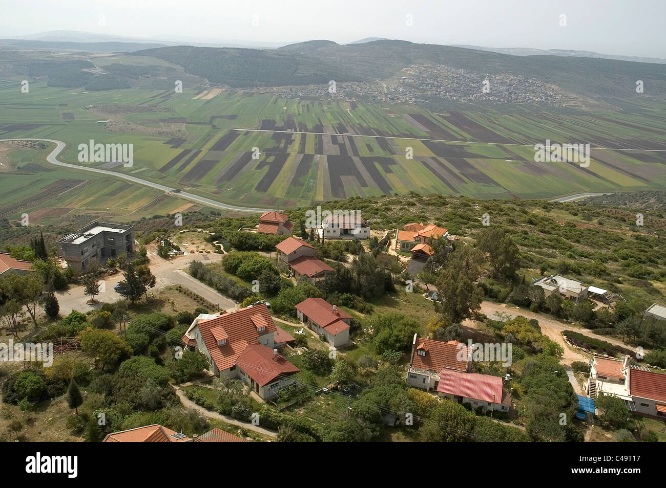 Luftaufnahme des Dorfes Avtalyon in der unteren Galiläa Stockfoto