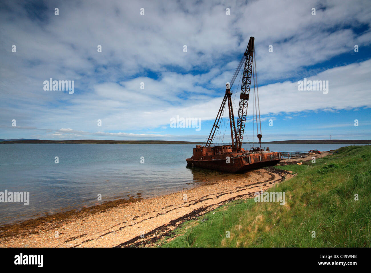Abgebrochene Schwimmkran auf der Insel Hoy Stockfoto