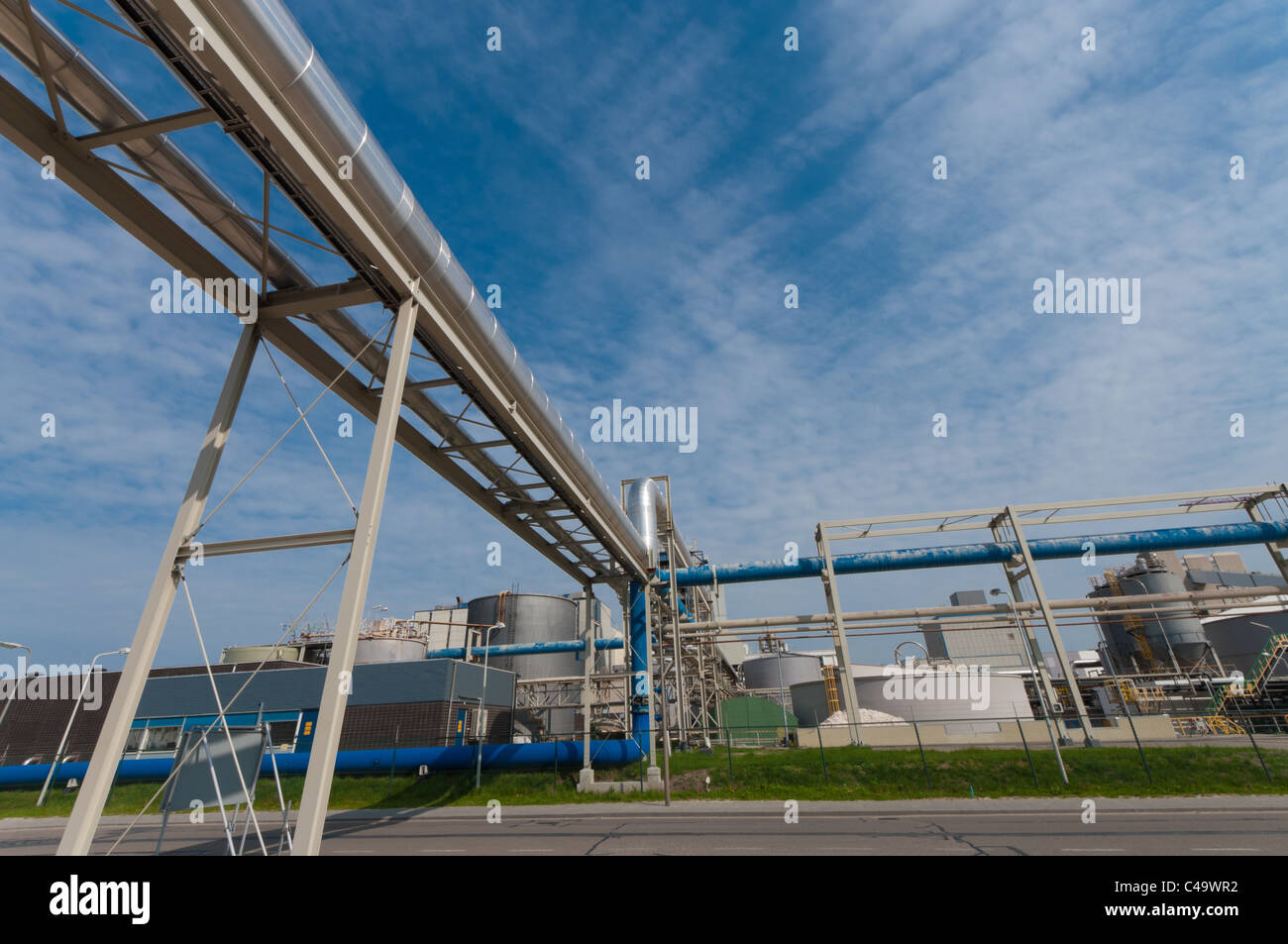 großen Pipeline-Bau führt zu einer Salz-Procucing-Fabrik in Hengelo, Niederlande Stockfoto