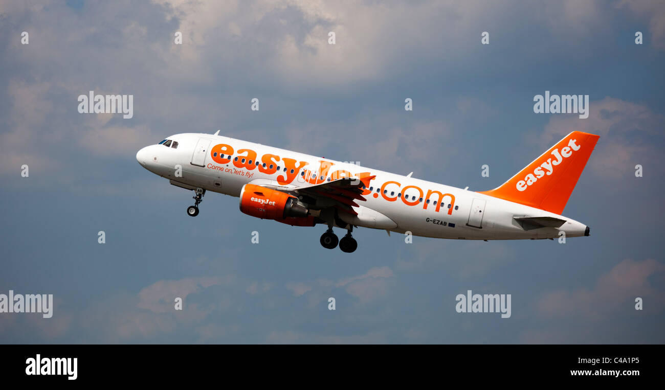 Easy Jet-Flugzeug-Flugzeug im Flug Stockfoto