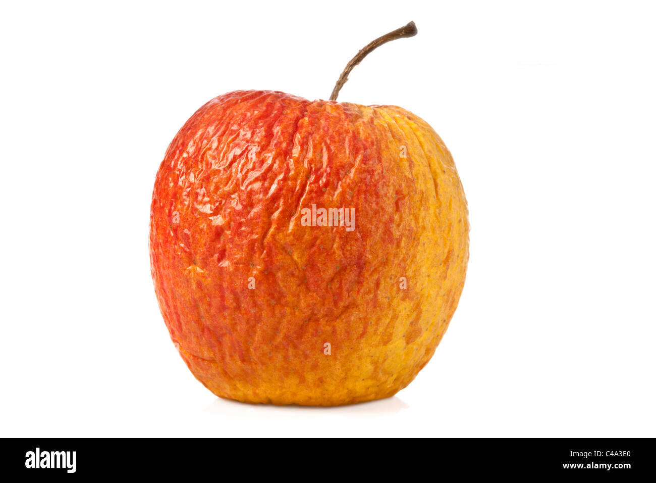 Getrocknete Apfel auf weißem Hintergrund - Apfel, vertrocknet Stockfoto