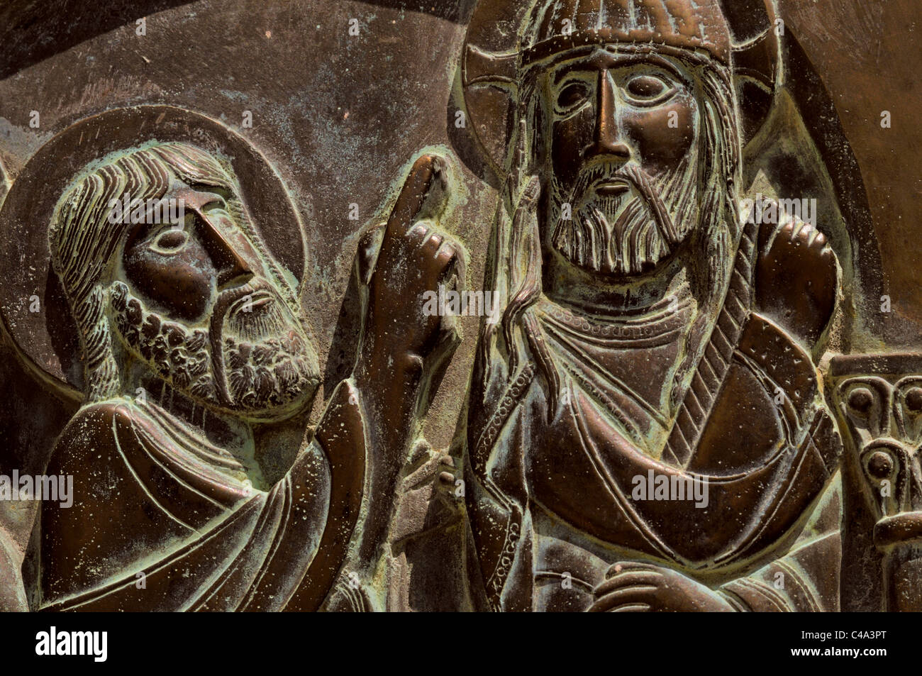 Spanien, Jakobsweg: Detail des historischen Reliefs am Kloster von San Juan de Ortega Stockfoto