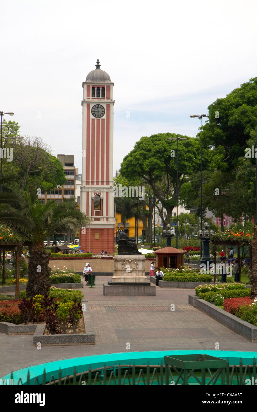 Parque Universitario oder University Park von der National University von San Marcos, in der Innenstadt von Lima, Peru. Stockfoto Parque Universitario oder University Park von der National University von San Marcos, in der Innenstadt von Lima, Peru. Stockfoto