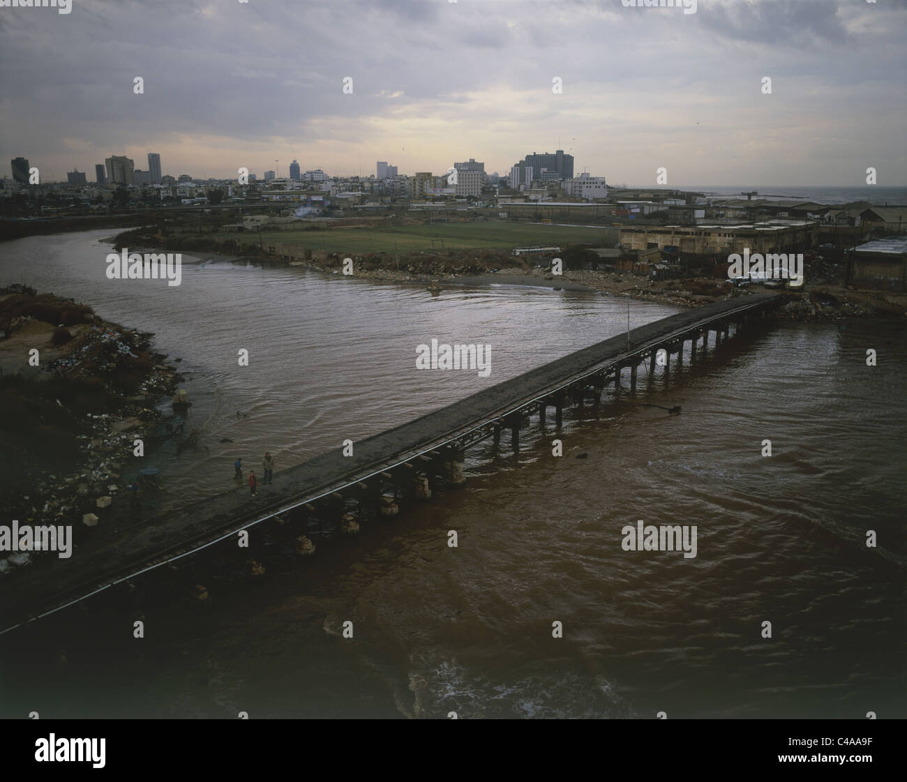 Luftaufnahme des westlichen Teils des Yarkon Baches in der Nähe von Tel Avivs Hafen Stockfoto