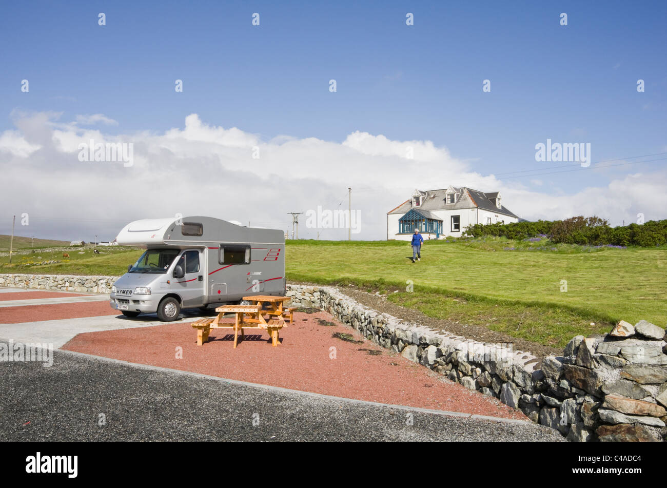 Reisemobil in ruhiger Campingplatz an Gardiesfauld Jugendherberge Campingplatz. Uyeasound, Unst, Shetlandinseln, Schottland, Großbritannien, Großbritannien Stockfoto