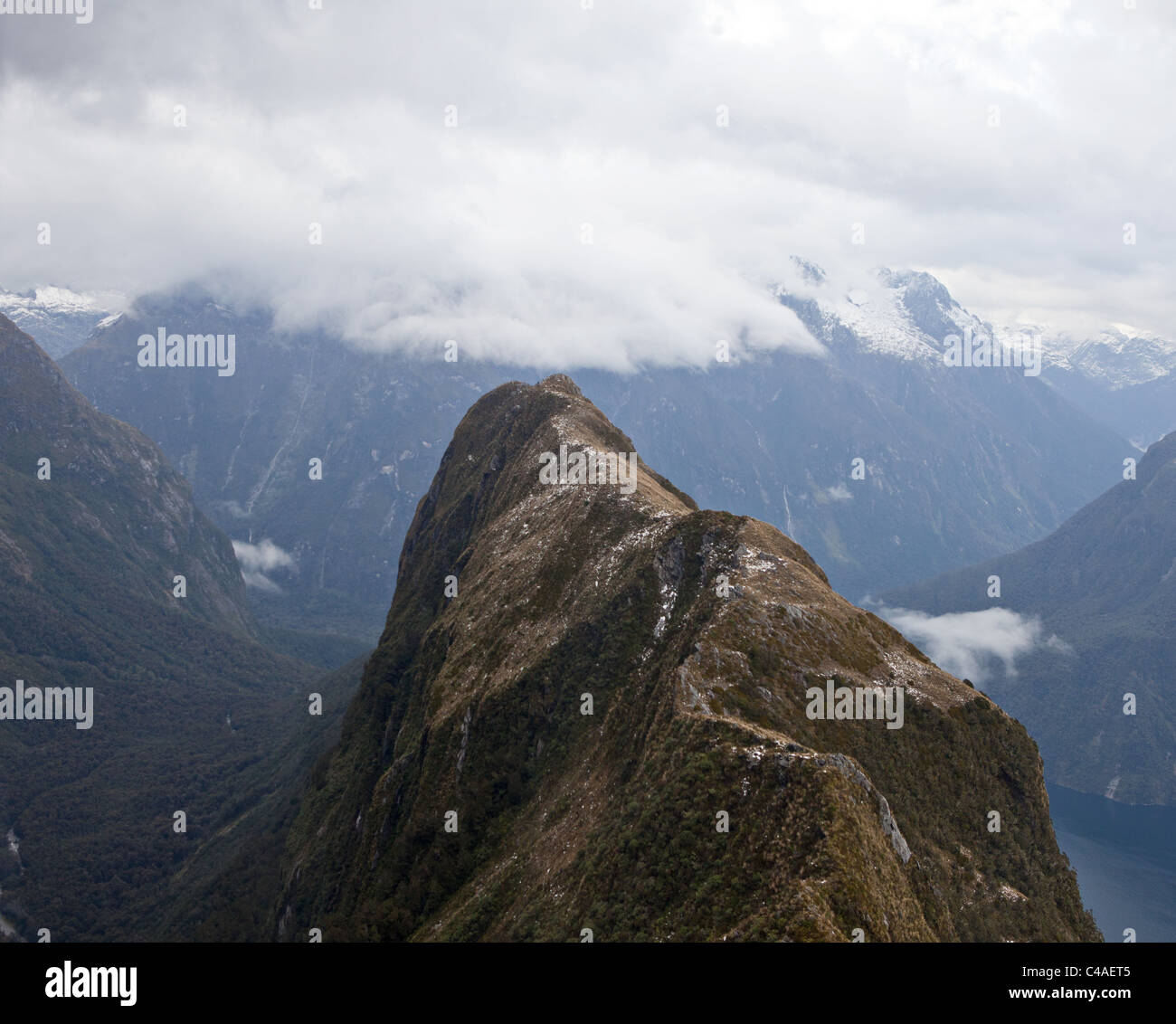 Berge in Neuseeland Fiordland gesehen aus einem Hubschrauber, Neuseeland, Südinsel Stockfoto Berge in Neuseeland Fiordland gesehen aus einem Hubschrauber, Neuseeland, Südinsel Stockfoto