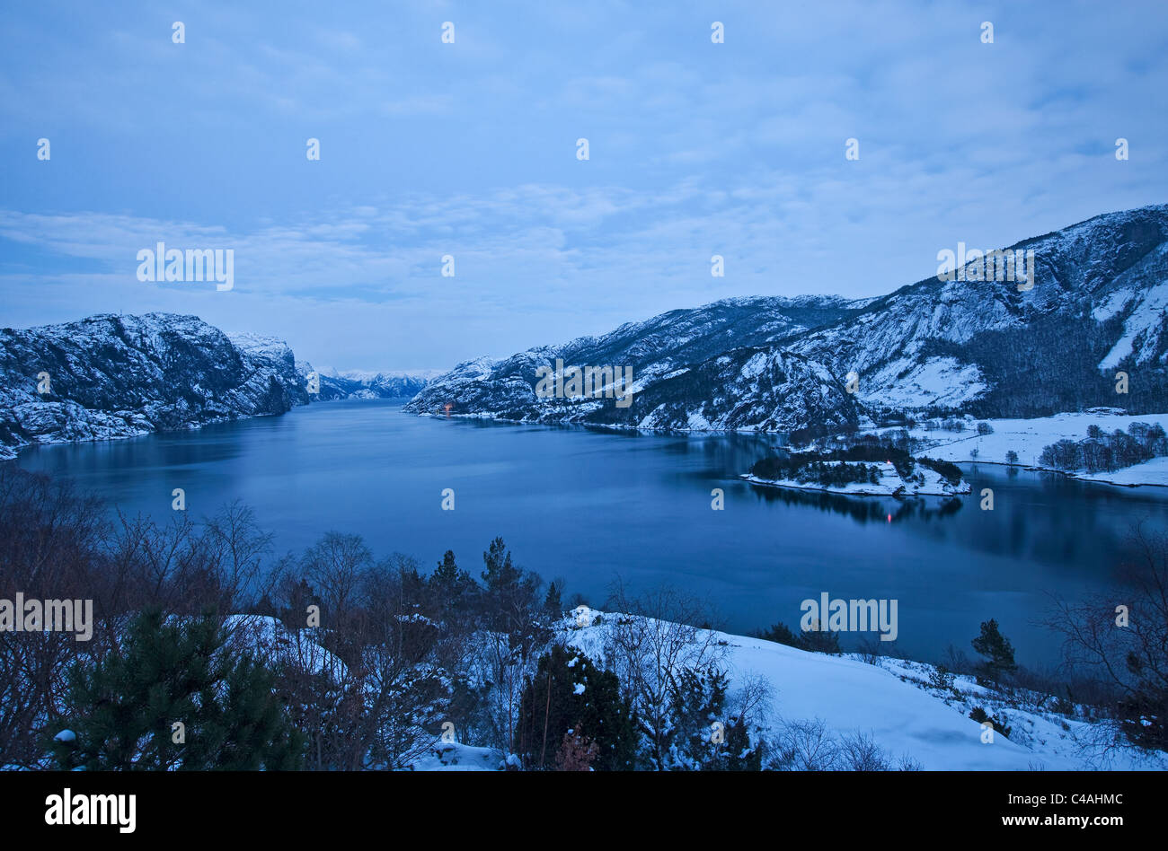 Lysefjord im Winterschnee. Fjord. Forsand, Rogaland, Norwegen Stockfoto
