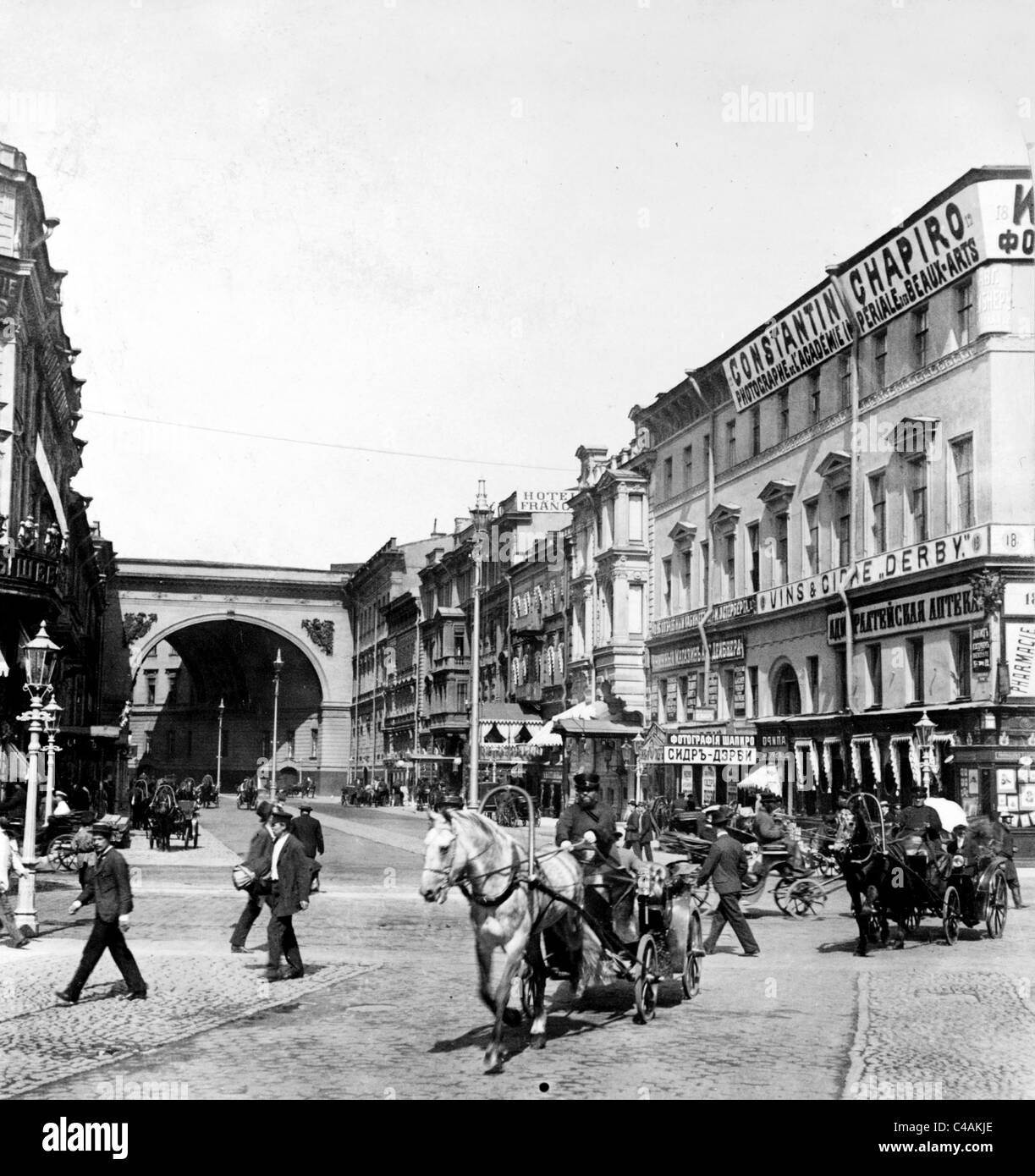 Die Bolschaya Morskaya und Krieg Büro Arch, St. Petersburg, Russland Stockfoto