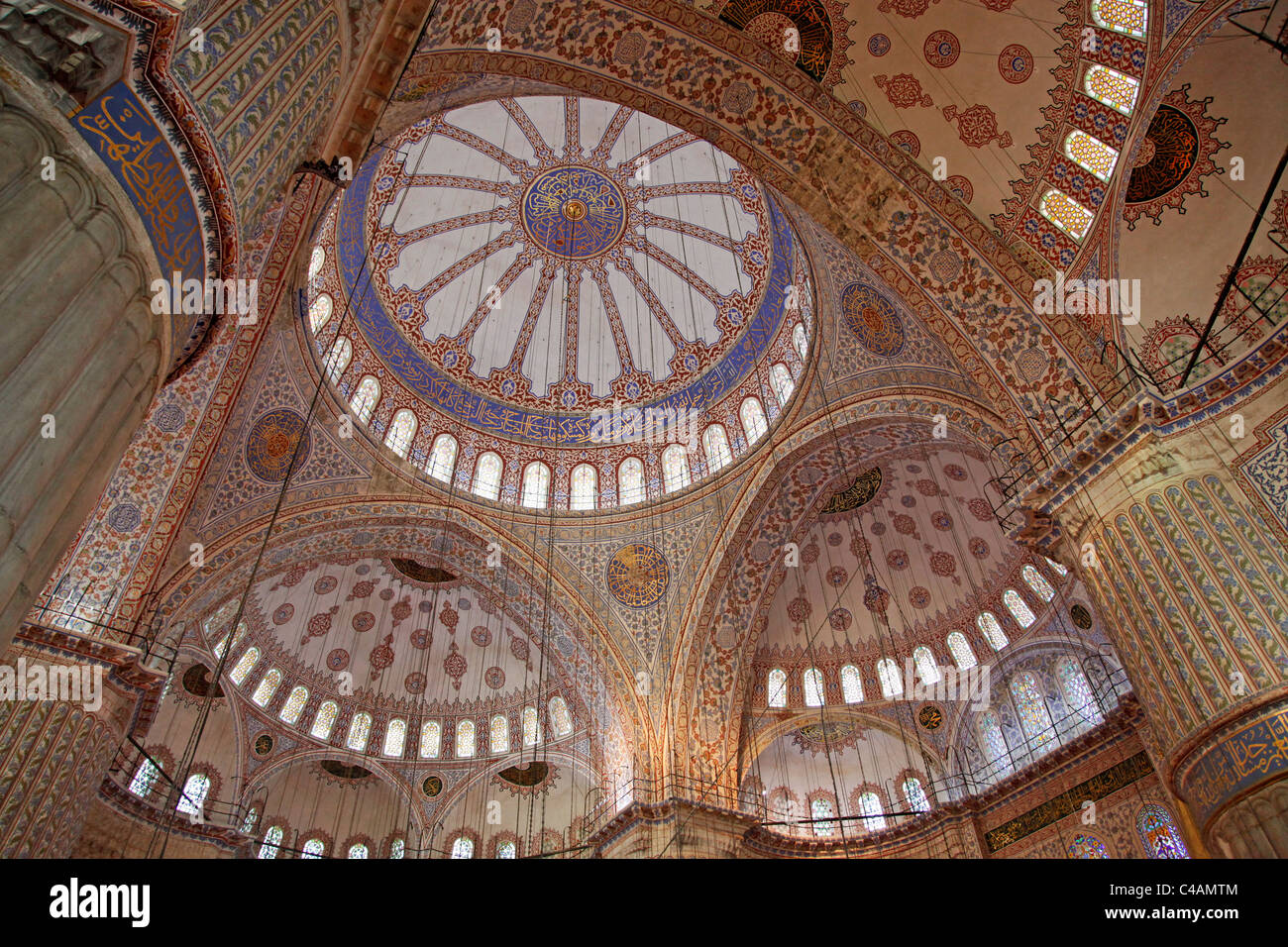 Interieur und Dach Dekorationen auf die blaue Moschee, auch bekannt als der Sultan Ahmed Mosque in Istanbul, Türkei Stockfoto