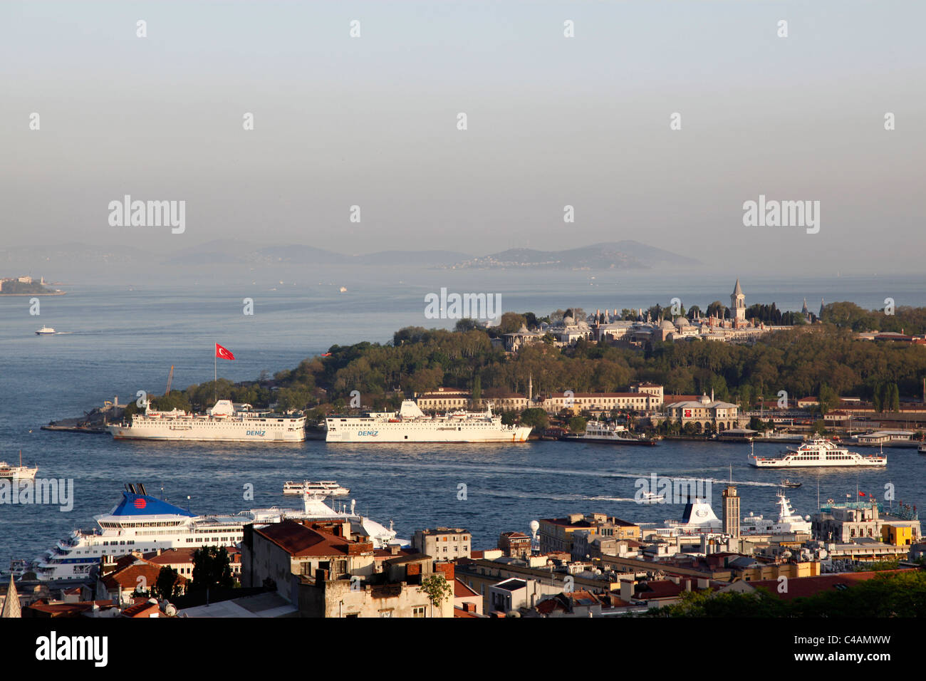 Topkapi-Palast und Hafen und das Goldene Horn in Istanbul, Türkei Stockfoto