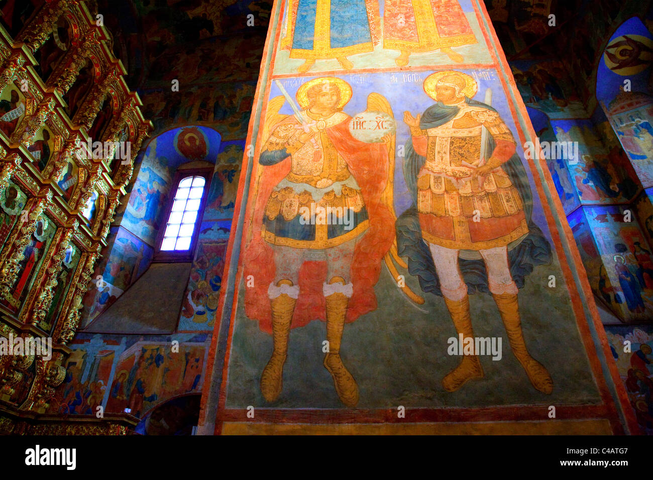 Russland, Goldener Ring, Goritsy; Ikonen und Wandmalereien in eines der Ipatjew-Kloster-Kirchen Stockfoto