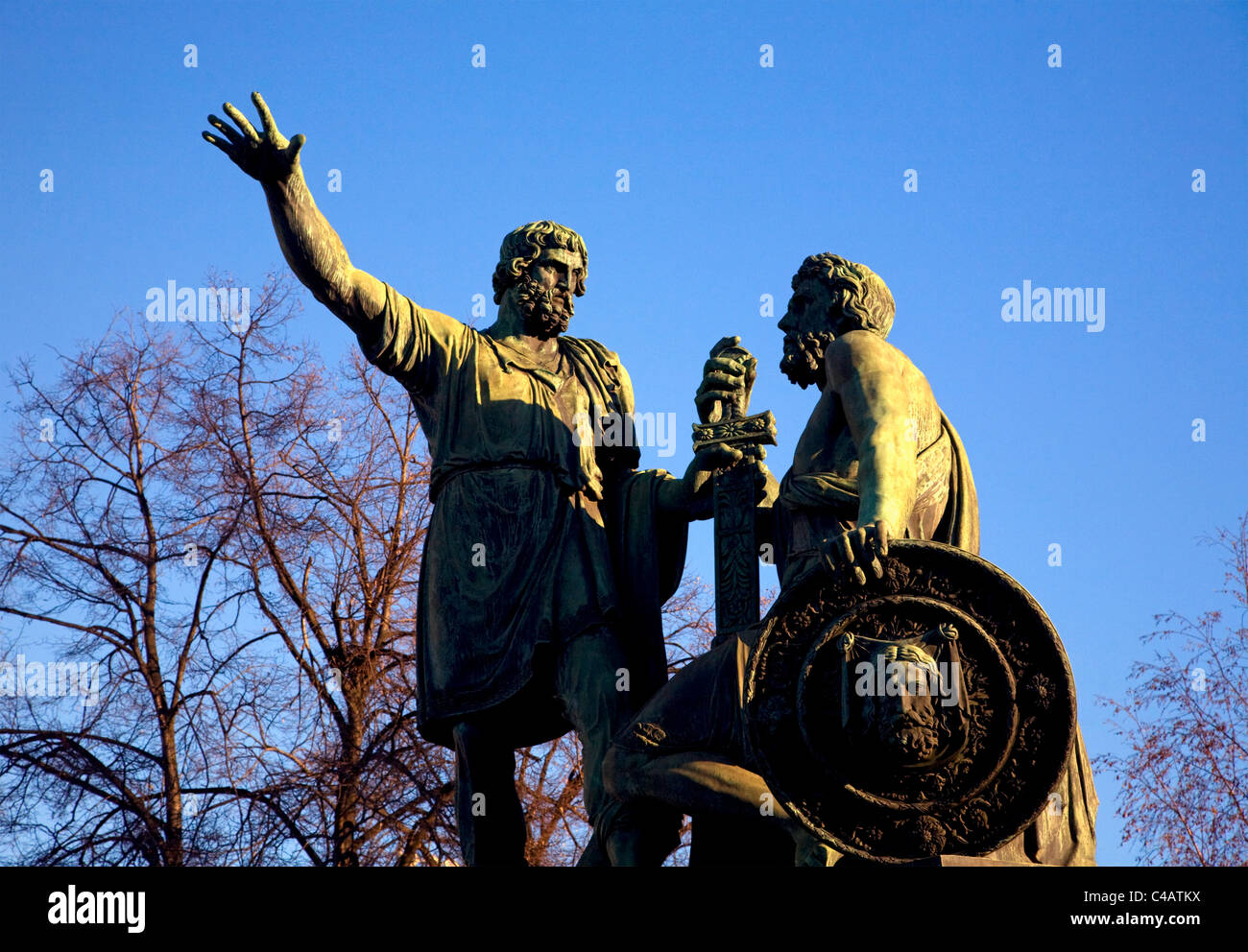 Moskau, Russland; Die Minin-Poscharski-Denkmal direkt vor der Basilius-Kathedrale am Roten Platz Stockfoto