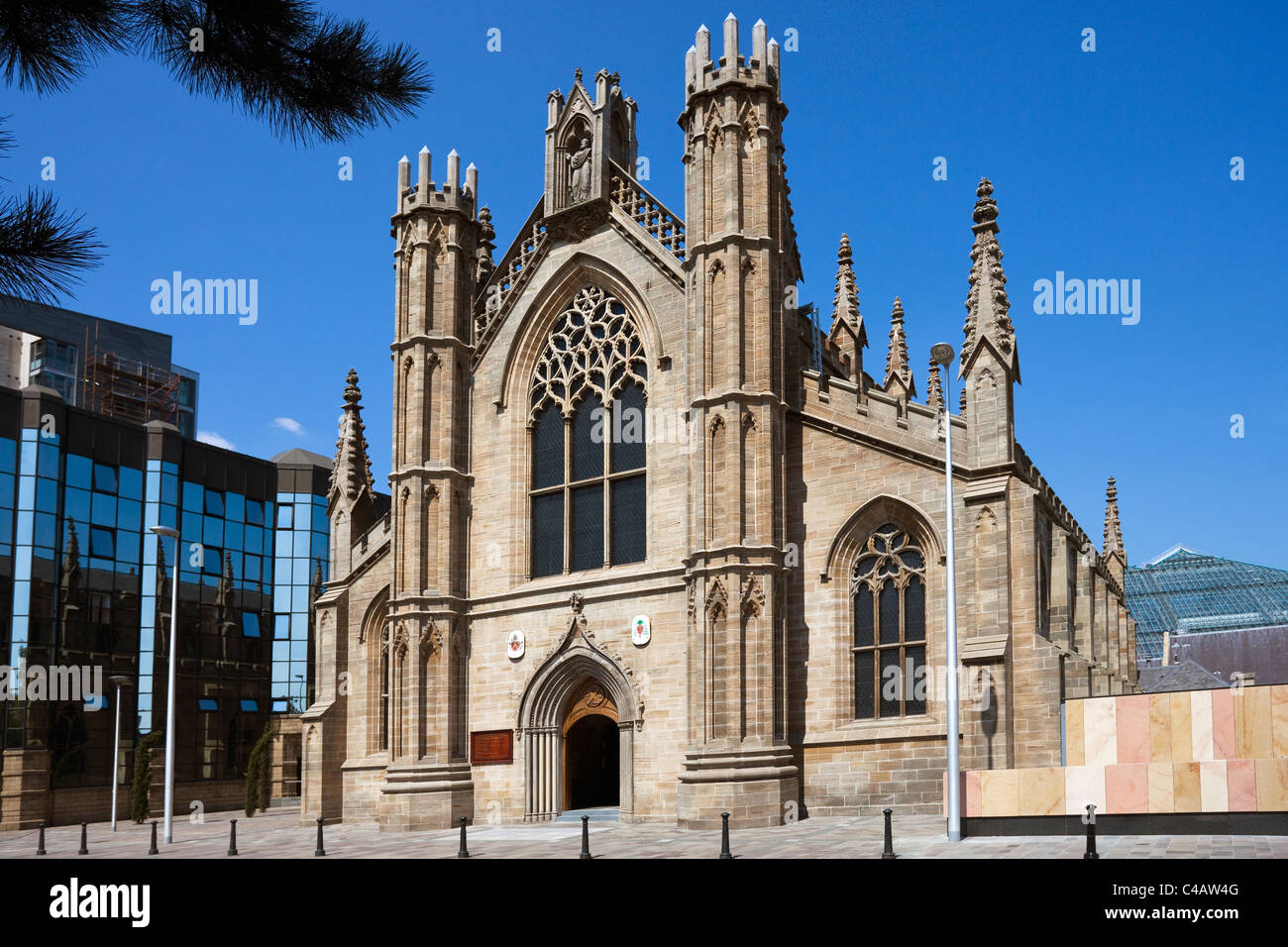St. Andrews Cathedral, Clyde Street, Glasgow, Scotland.The Kirche wurde vor kurzem renoviert. Stockfoto