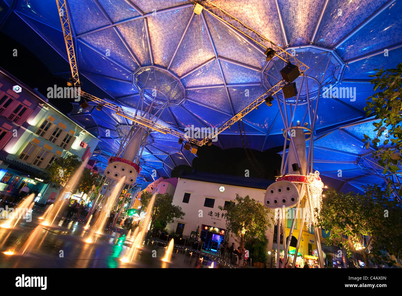 Singapur, Singapur, Clarke Quay. Buntes Nachtleben an der Bar und Restaurant Bezirk von Clarke Quay. Stockfoto