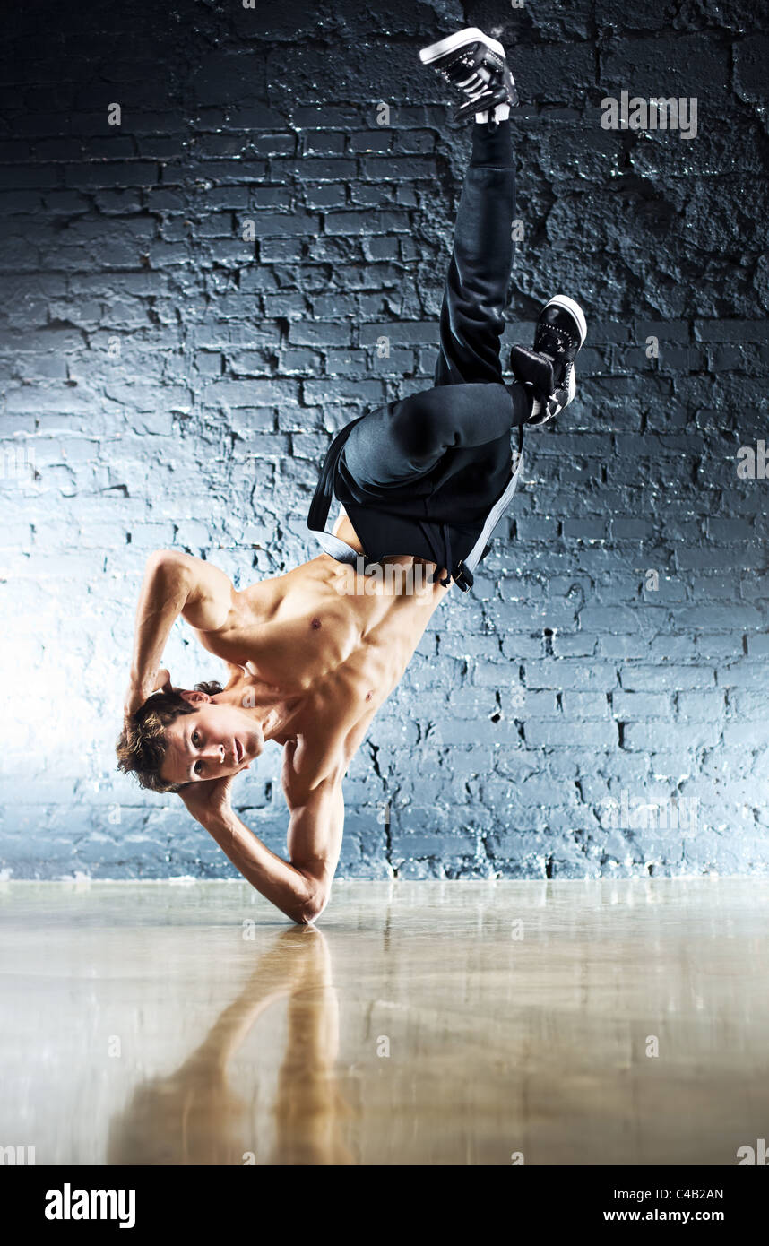 Starken Jüngling Breakdance. Stockfoto