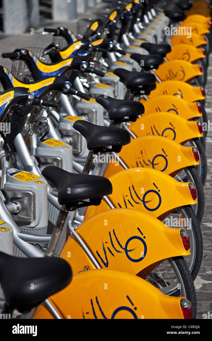 Gemeinschaft Fahrradständer in Saint-Josse-ten-Noode, Brüssel, Belgien. Stockfoto
