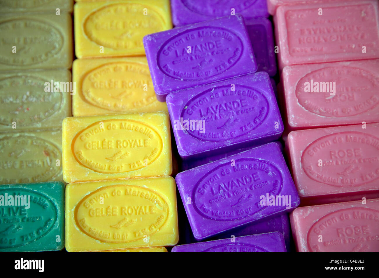 Marseille, Provence, Frankreich; "Savon de Marseille" - die berühmten Seife in verschiedenen Farben und Düfte von Blumen Provencale Stockfoto