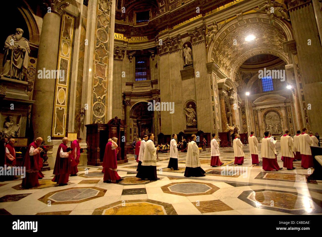 Rom, Italien; Kardinäle aus auf der ganzen Welt besuchen eine Messe für die Verordnung der Neupriester Stockfoto