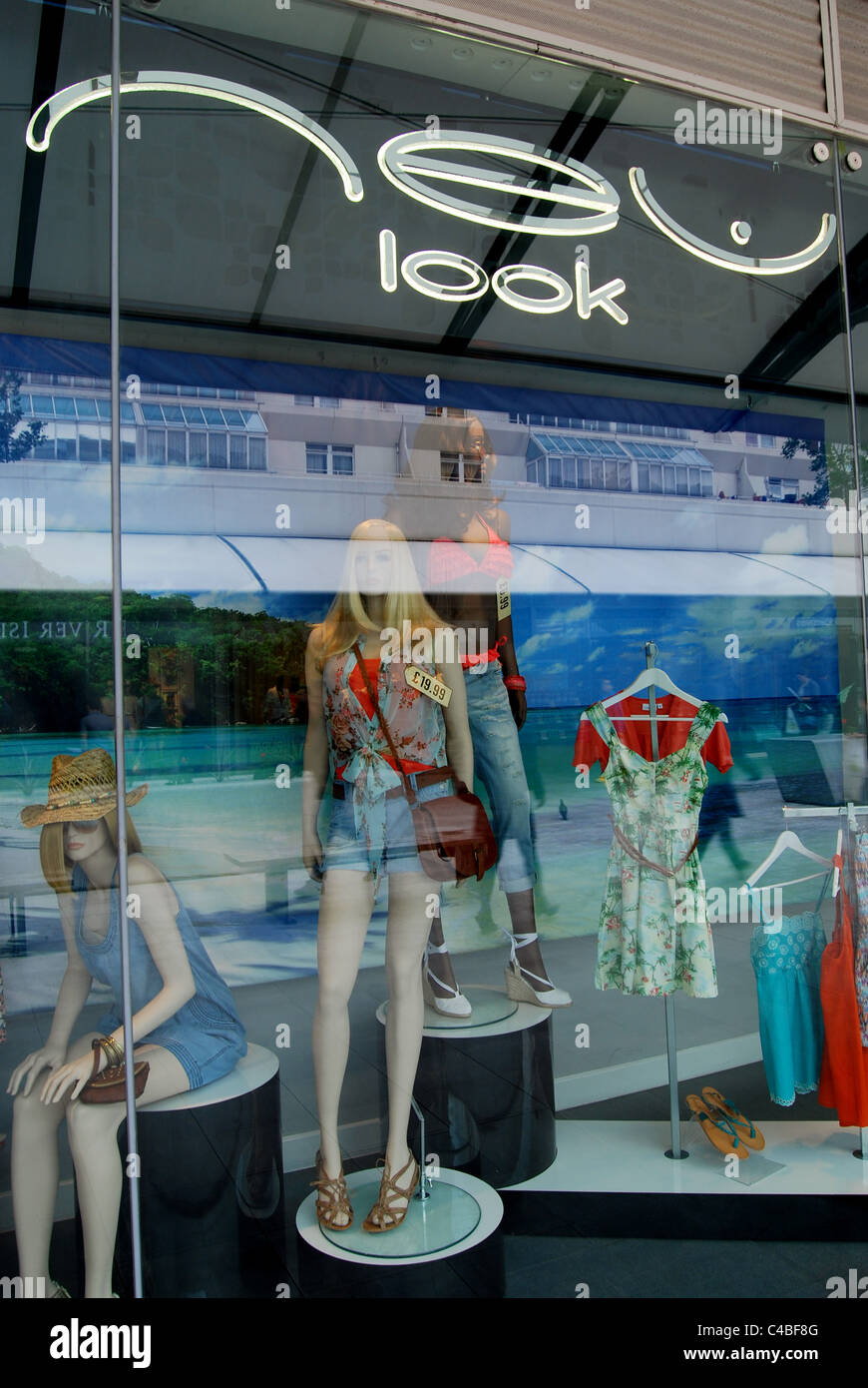 Einen Überblick über das neue Aussehen Fashion Outlet im Brunswick Centre in Russell Square, London Vereinigtes Königreich Stockfoto