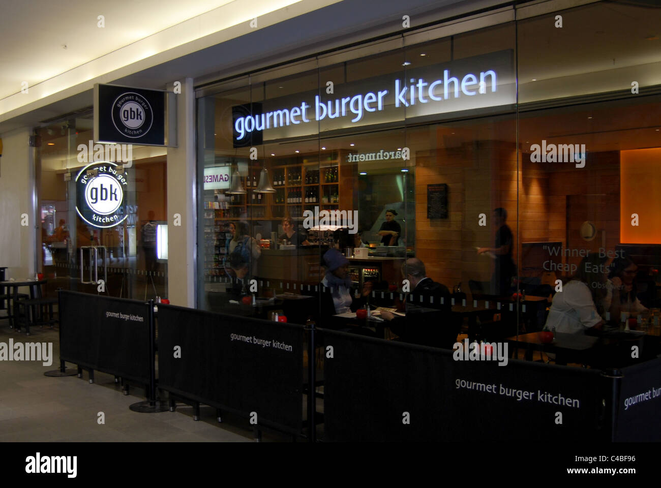 Einen Überblick über das Gourmet Burger Kitchen Restaurant im Brunswick Centre in London Vereinigtes Königreich Stockfoto