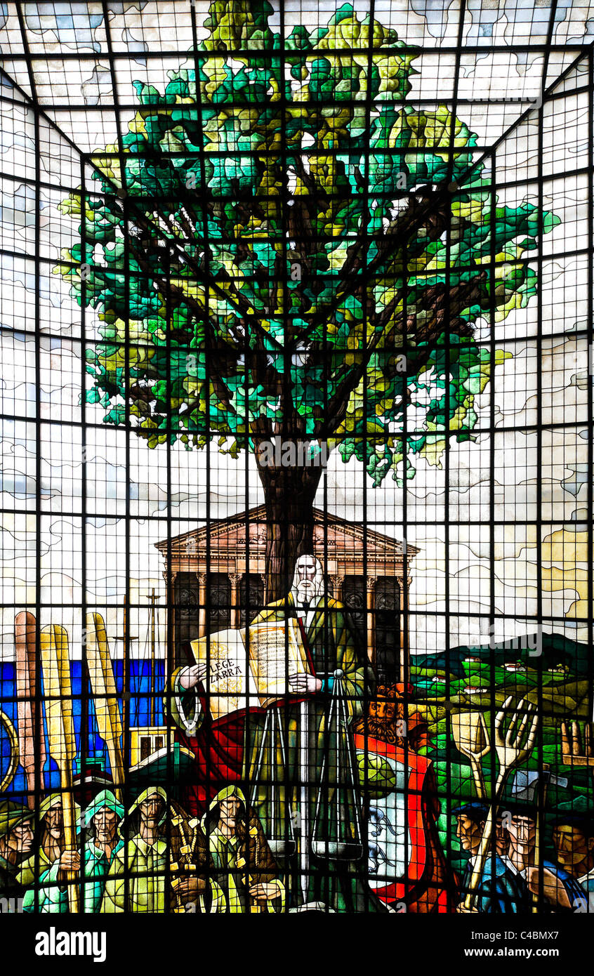 Der Baum von Gernika Glasmalerei Decke in der Montage-Haus (Casa de Las Juntas), Gernika (Guernica), Baskenland, Spanien Stockfoto