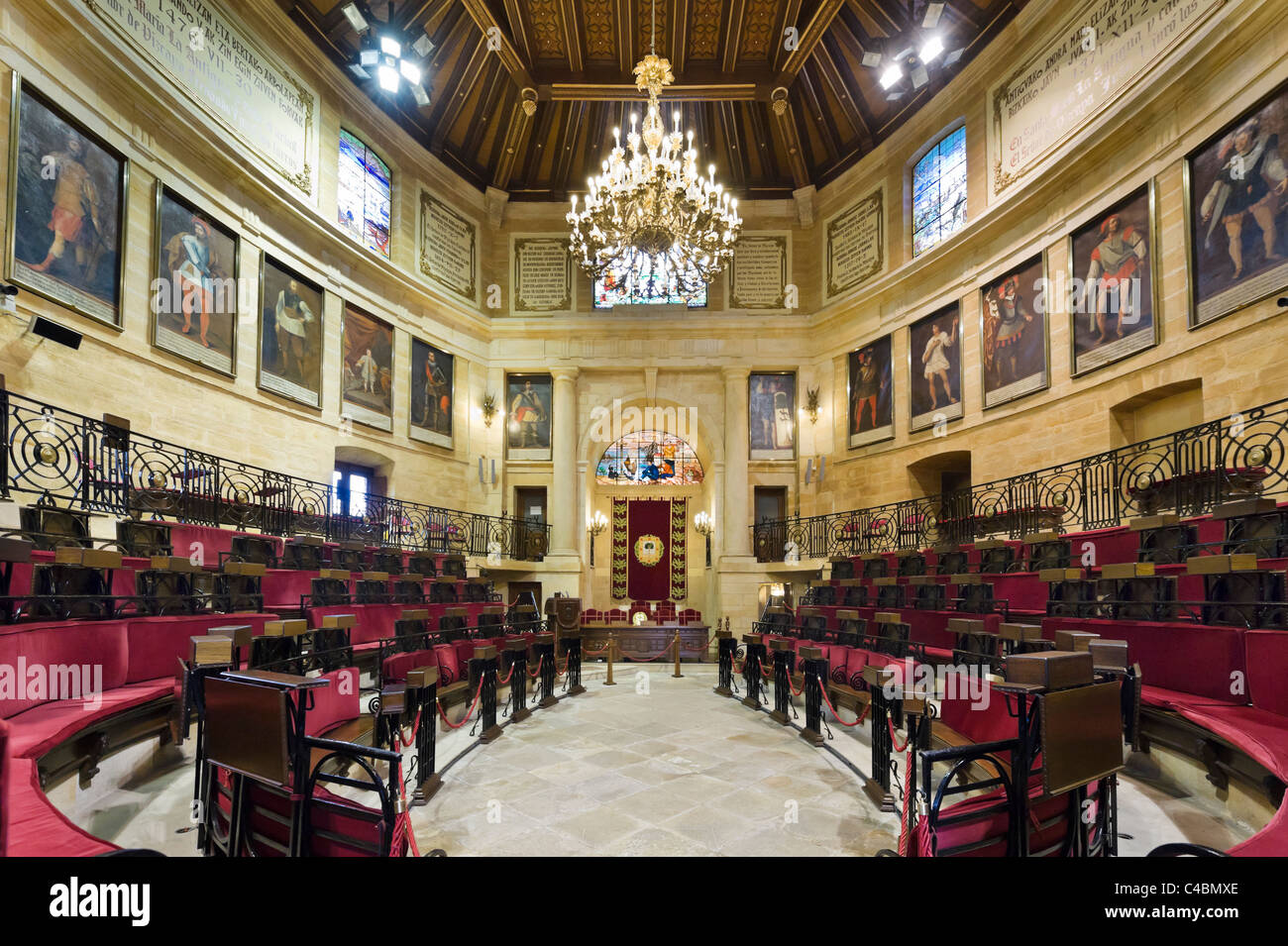 Der Plenarsaal in der Versammlung Haus (Casa de Las Juntas), Gernika (Guernica), Bizkaia, Baskenland, Spanien Stockfoto