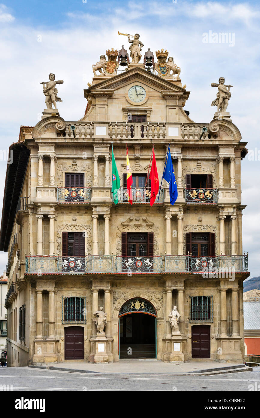 Der Barockstil Rathaus (Ayuntamiento) in der Altstadt (Casco Viejo), Pamplona, Navarra, Spanien Stockfoto Der Barockstil Rathaus (Ayuntamiento) in der Altstadt (Casco Viejo), Pamplona, Navarra, Spanien Stockfoto