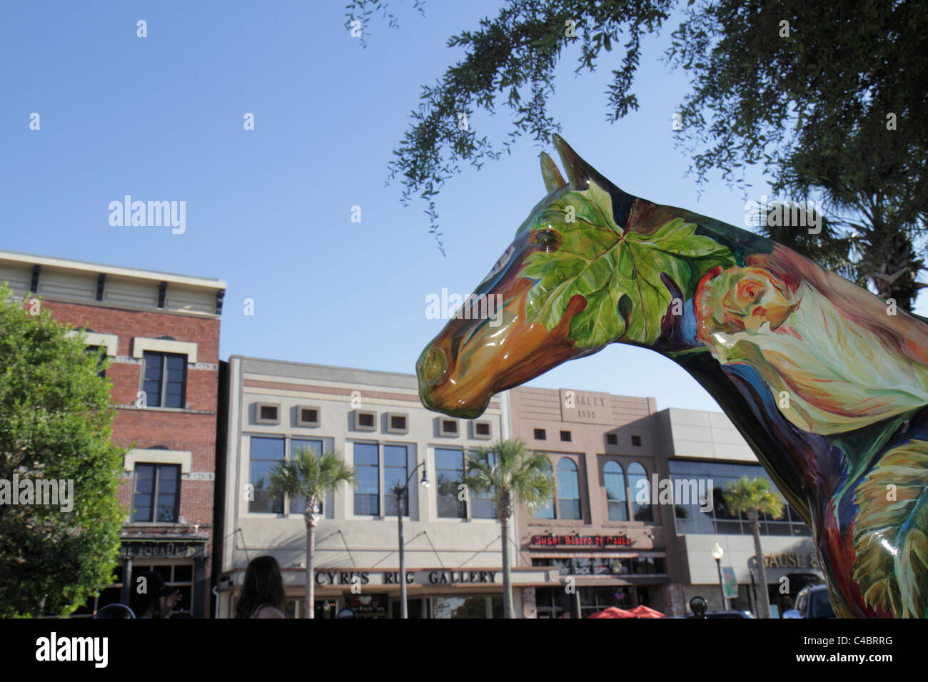 Ocala Florida, Downtown Square, Horse Fever, Fiberglas-Statue, Kunstwerke, bemalt, historische Gebäude, Skyline der Stadt, Stadtbild, Besucher reisen nach Stockfoto